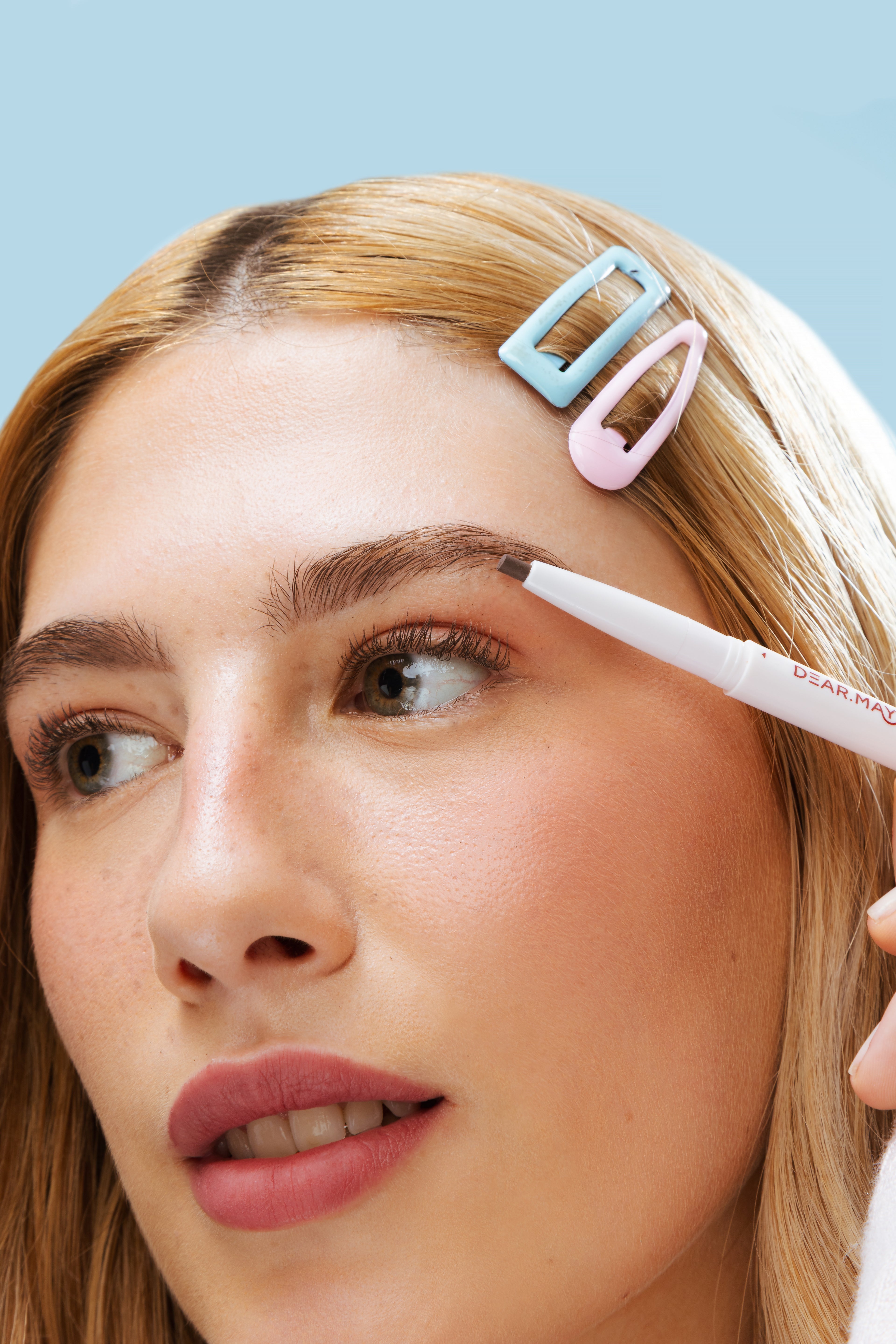 Lápis para Sobrancelhas Dear May The Chic Eyebrow Pencil