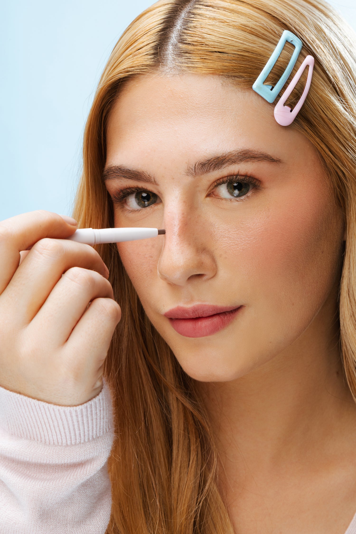 Lápis para Sobrancelhas Dear May The Chic Eyebrow Pencil